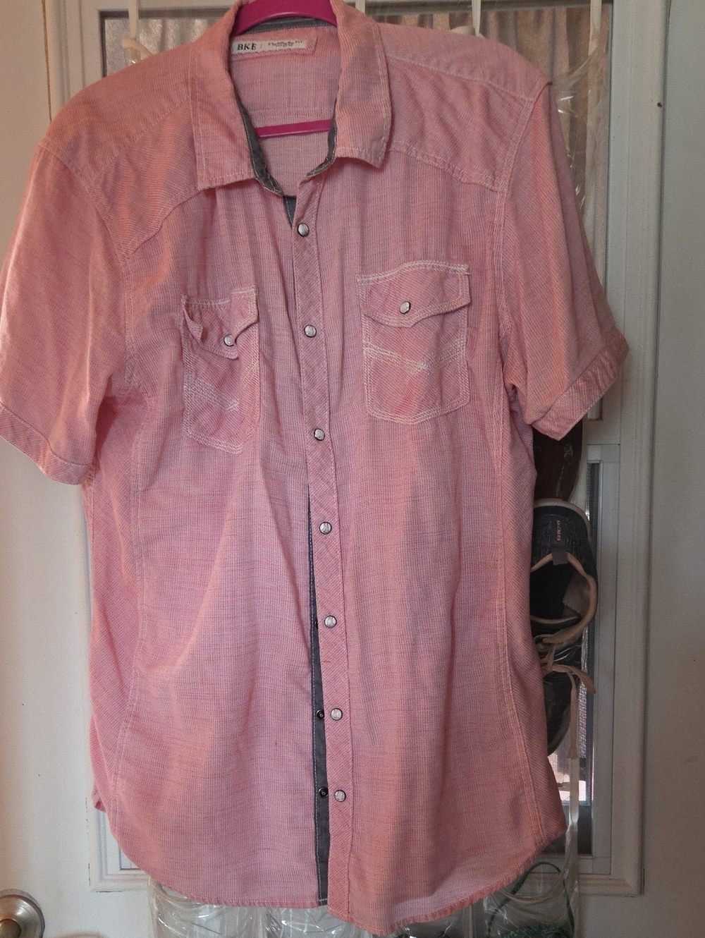 BKE Men's Short-Sleeve Button-Down Shirt in Pink with Contrast Trim